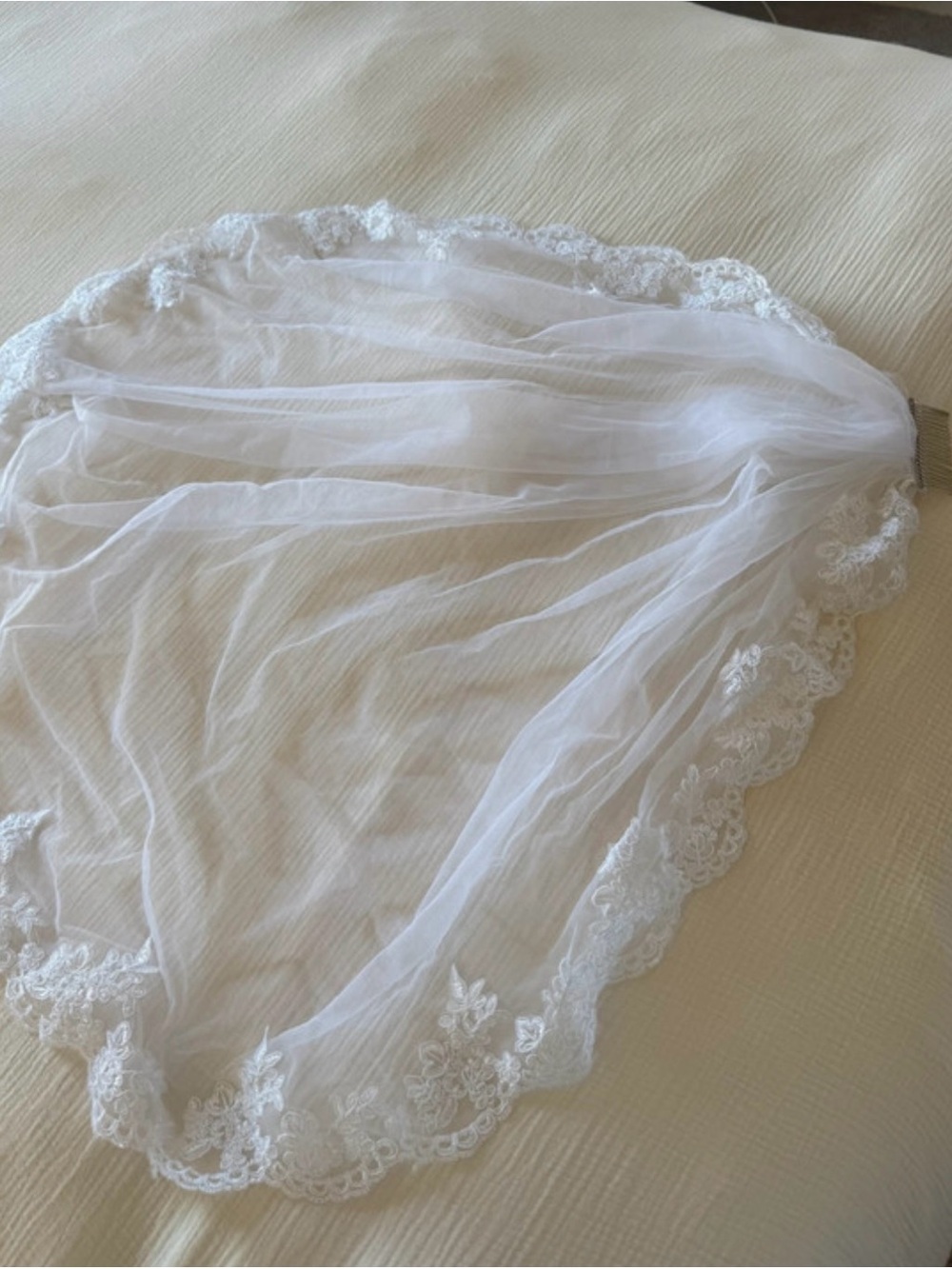 White Lace-Trim Bridal Veil